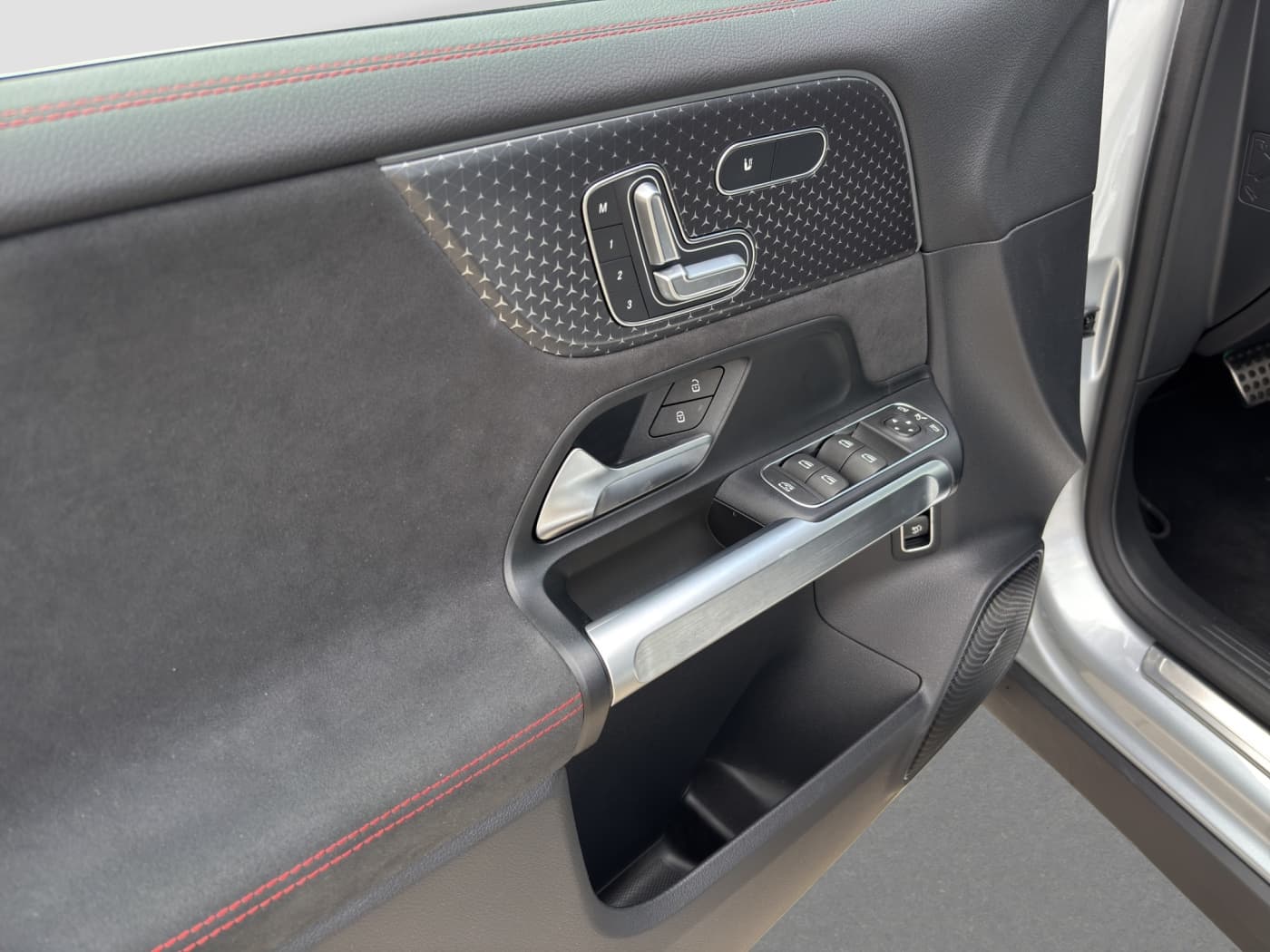Mercedes-Benz EQB 300 4M Bild 17