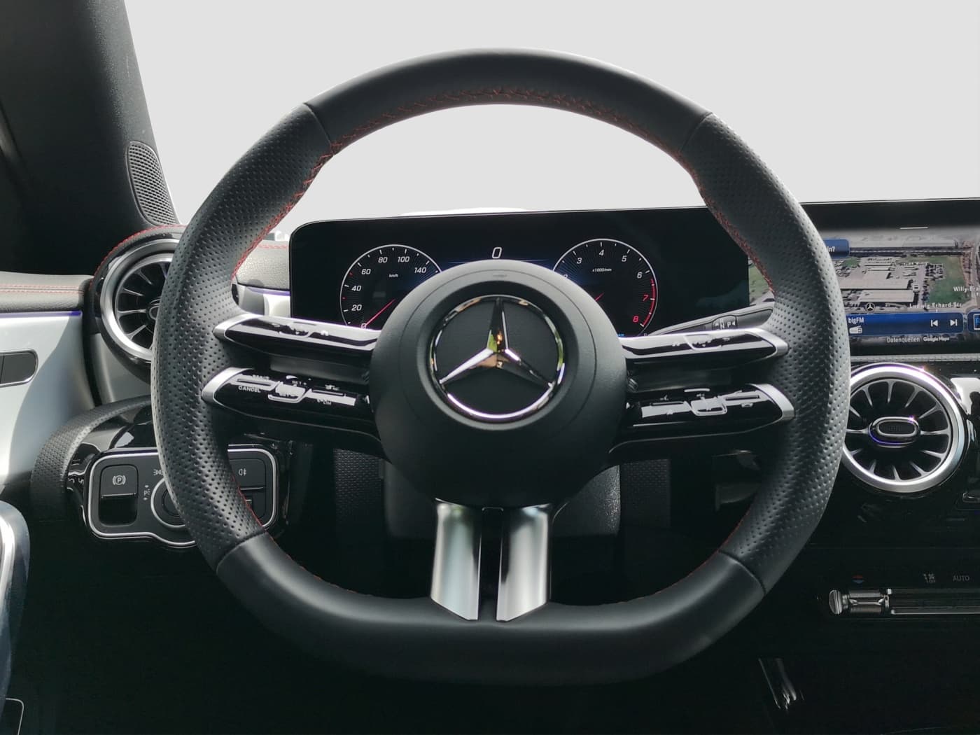 Mercedes-Benz CLA 220 4M Bild 10