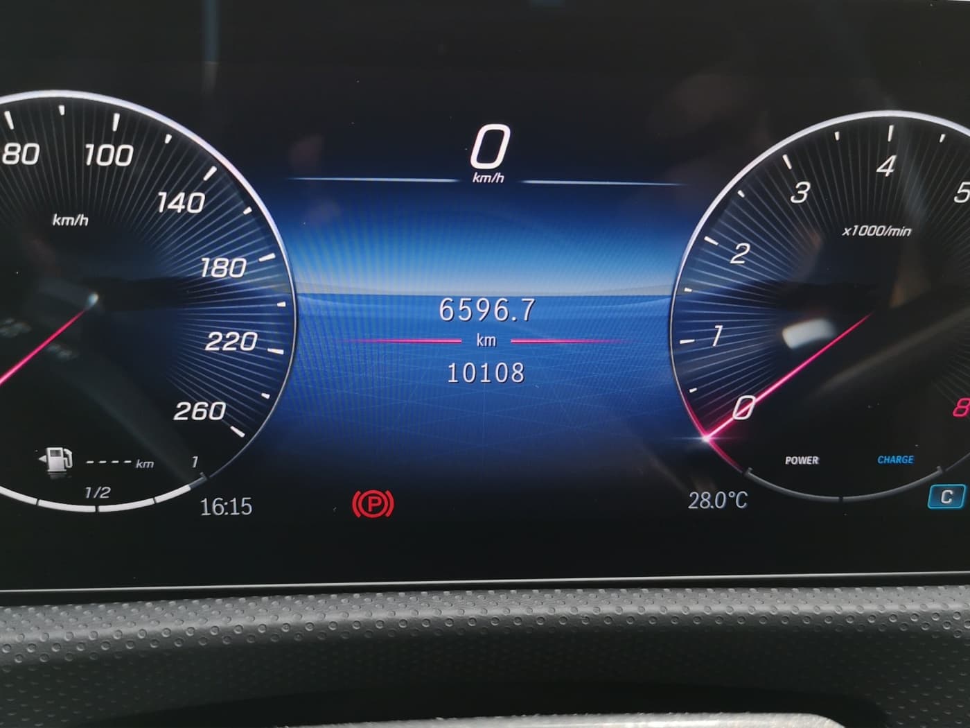 Mercedes-Benz CLA 220 4M Bild 11