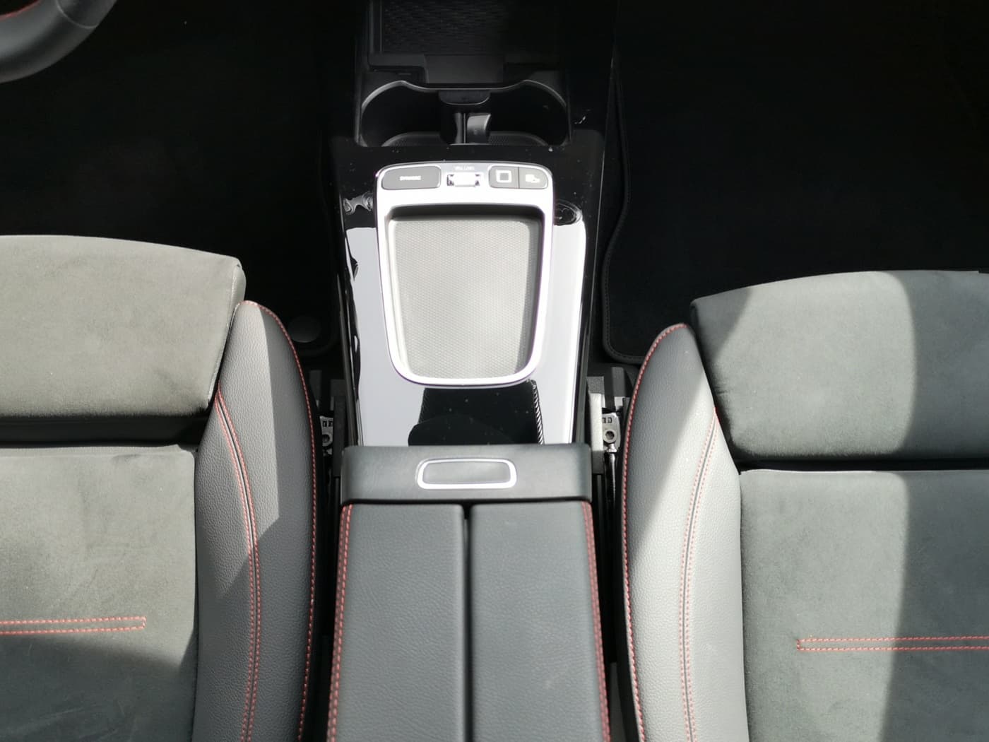 Mercedes-Benz CLA 220 4M Bild 13