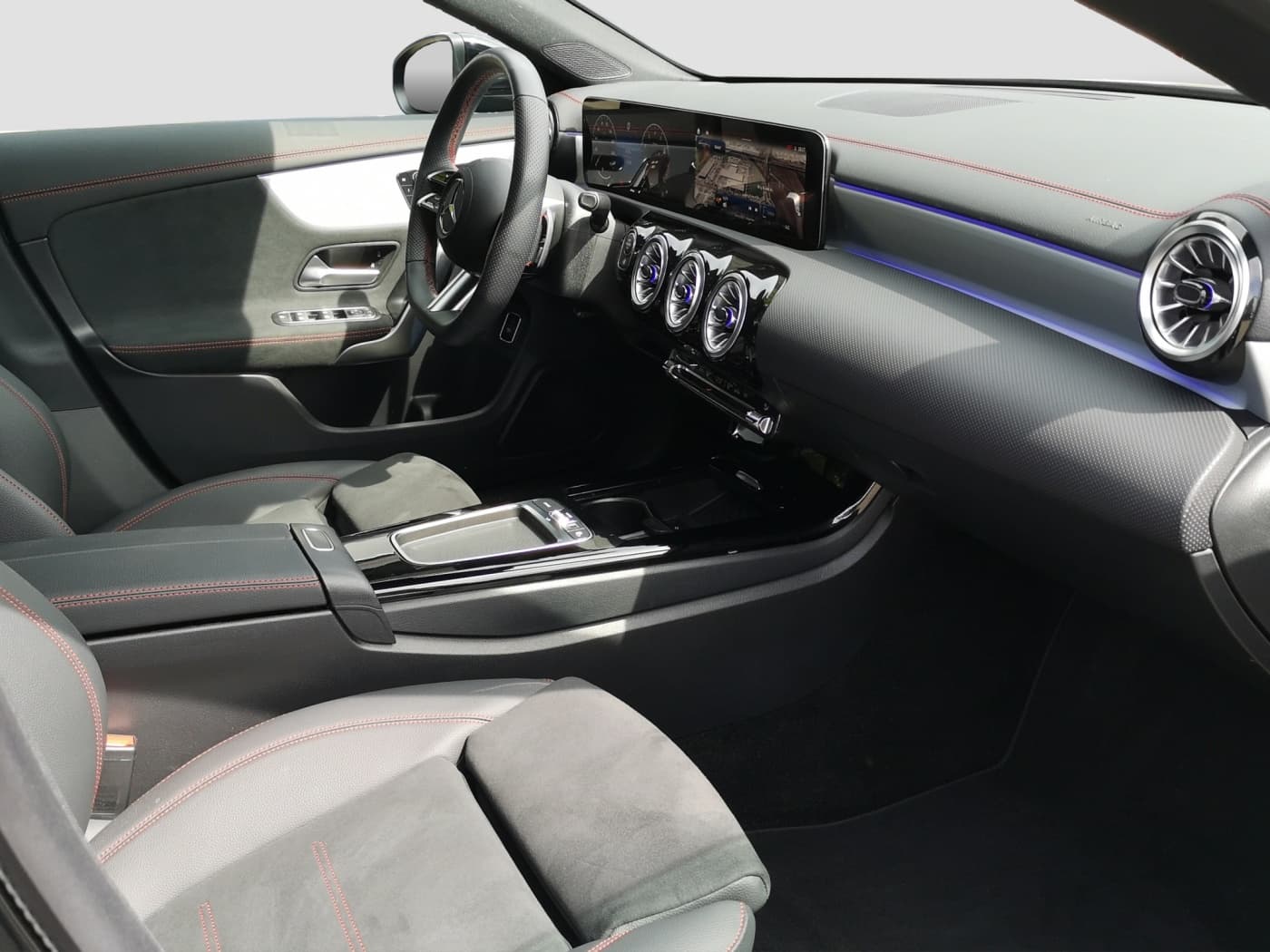 Mercedes-Benz CLA 220 4M Bild 15