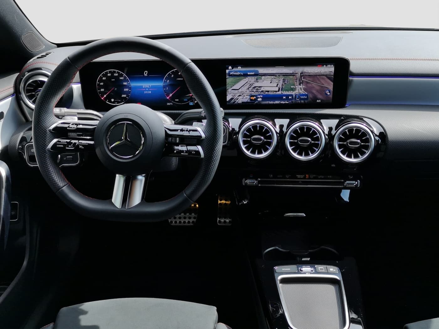 Mercedes-Benz CLA 220 4M Bild 9