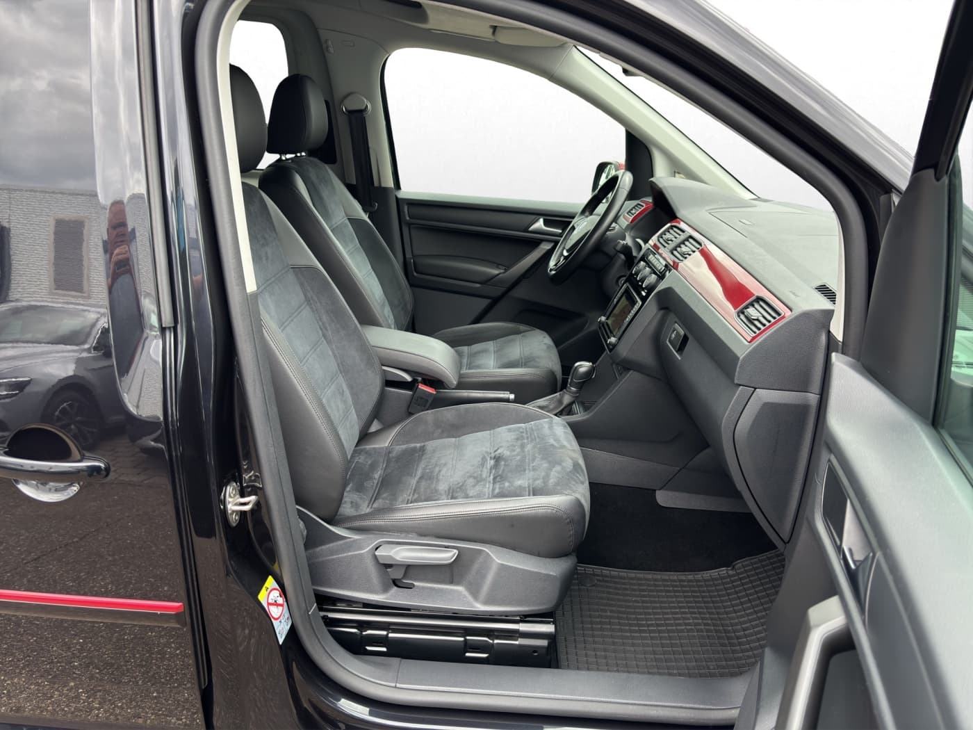 Volkswagen Caddy Highline Bild 15