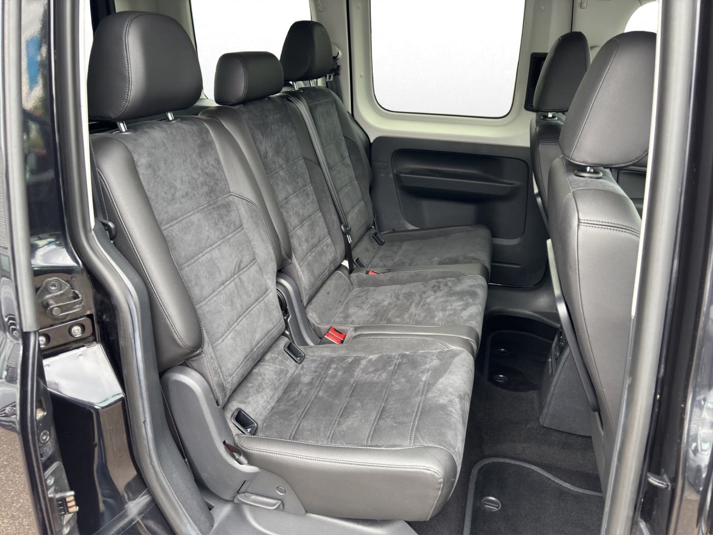 Volkswagen Caddy Highline Bild 16