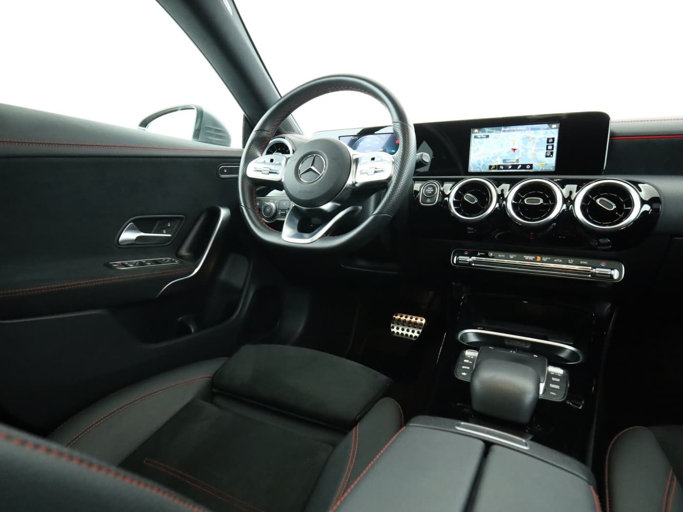Mercedes-Benz CLA 200 d SB Bild 10