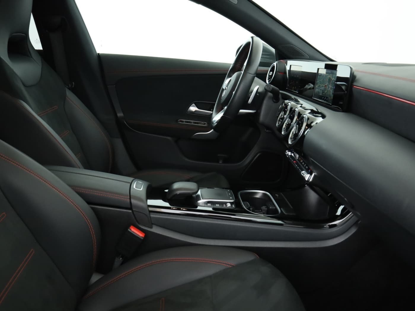 Mercedes-Benz CLA 200 d SB Bild 17