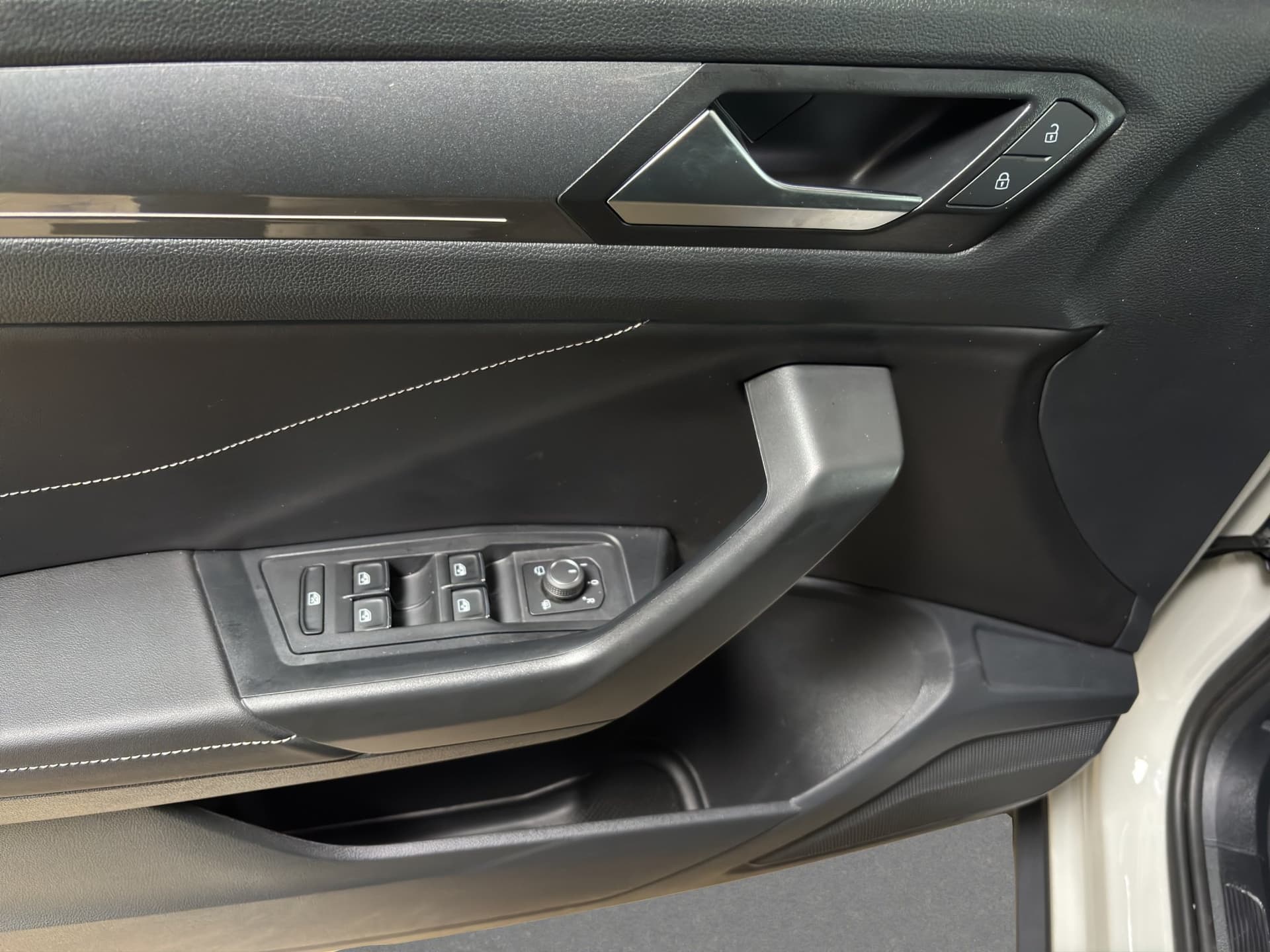 Volkswagen T-ROC Style 2.0 TDI 115 PS NAVI AHK ACC Kamera Bild 15