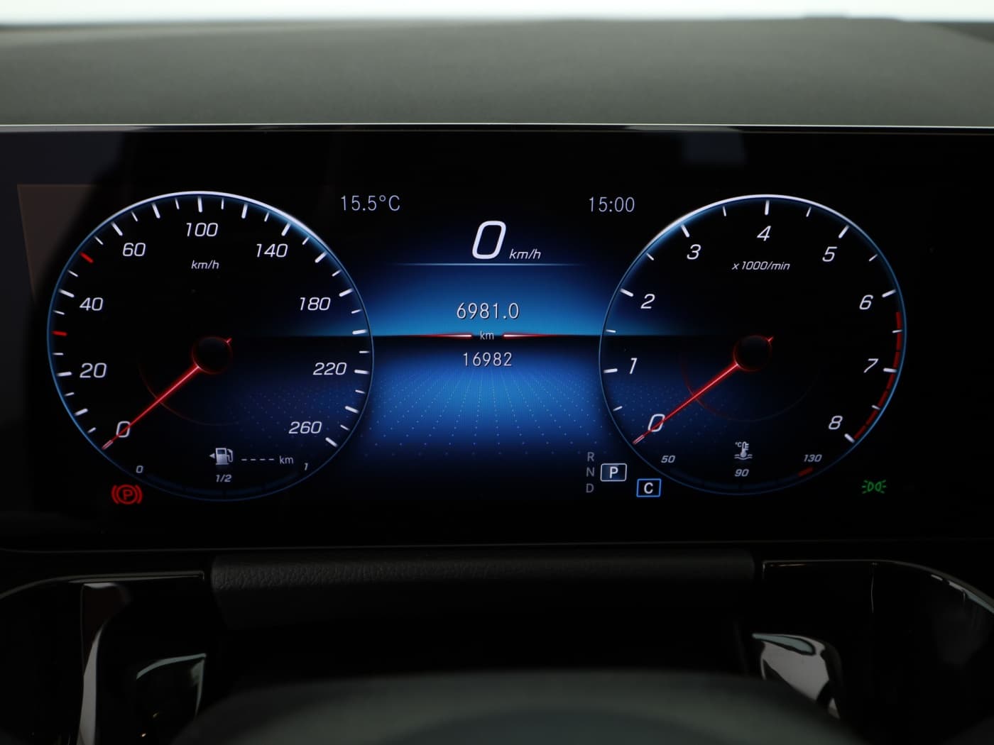 Mercedes-Benz GLA 200 4M Bild 12