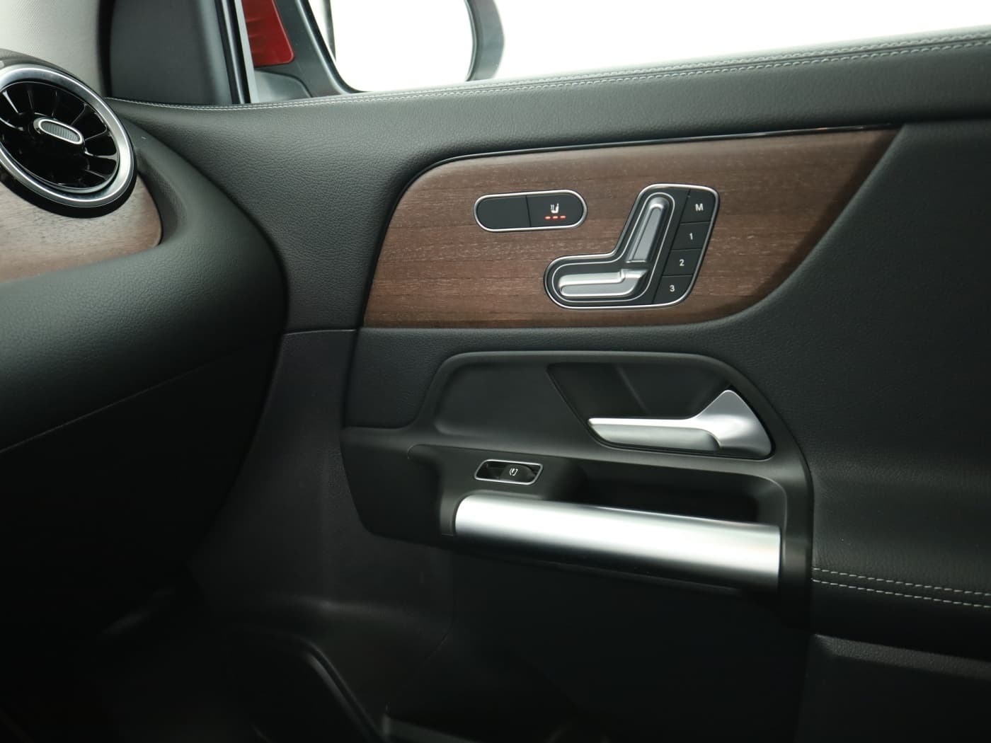 Mercedes-Benz GLA 200 4M Bild 16