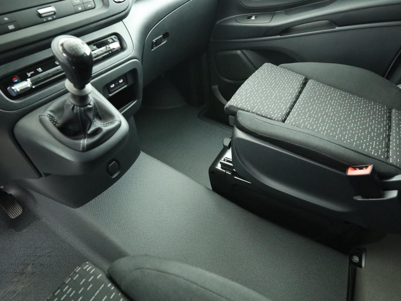 Mercedes-Benz Vito 116 CDI Mixto Bild 15