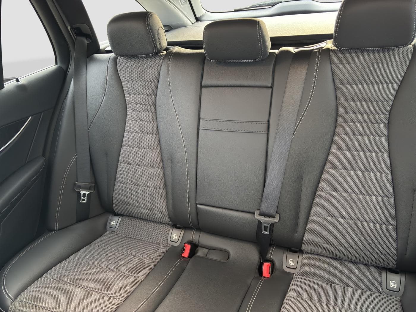 Mercedes-Benz E 300 d 4M T Bild 16