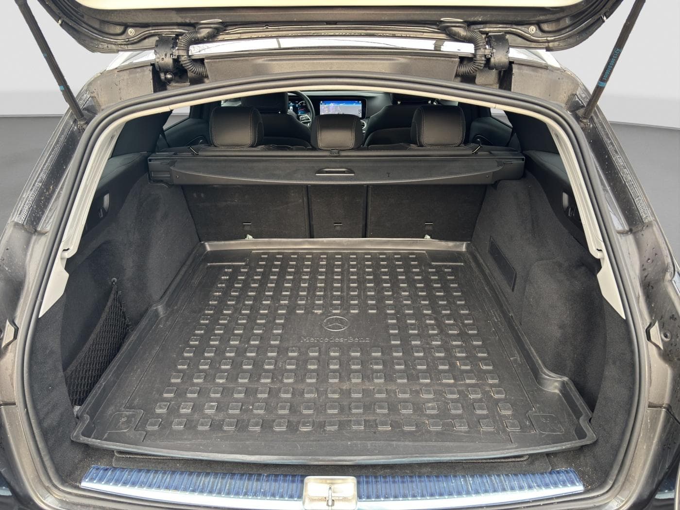 Mercedes-Benz E 300 d 4M T Bild 18