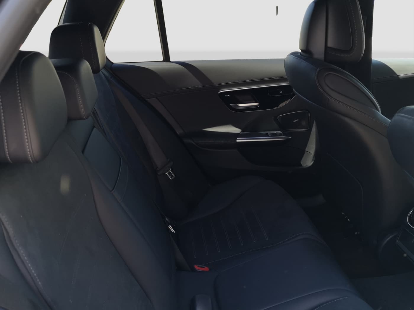 Mercedes-Benz C 300 e T Bild 16