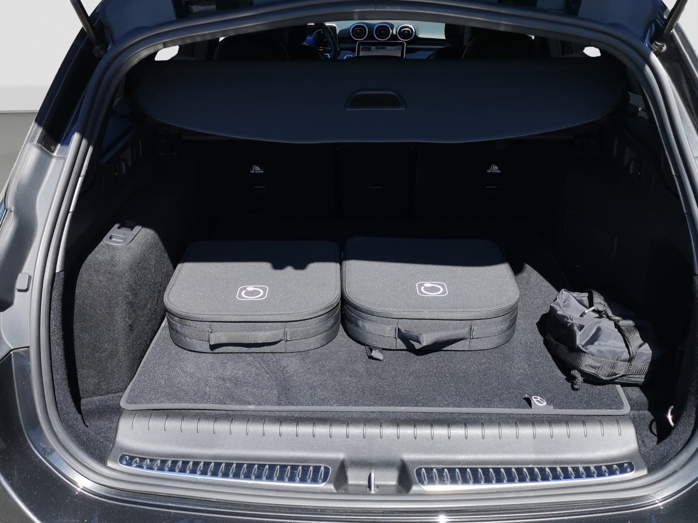 Mercedes-Benz C 300 e T Bild 18