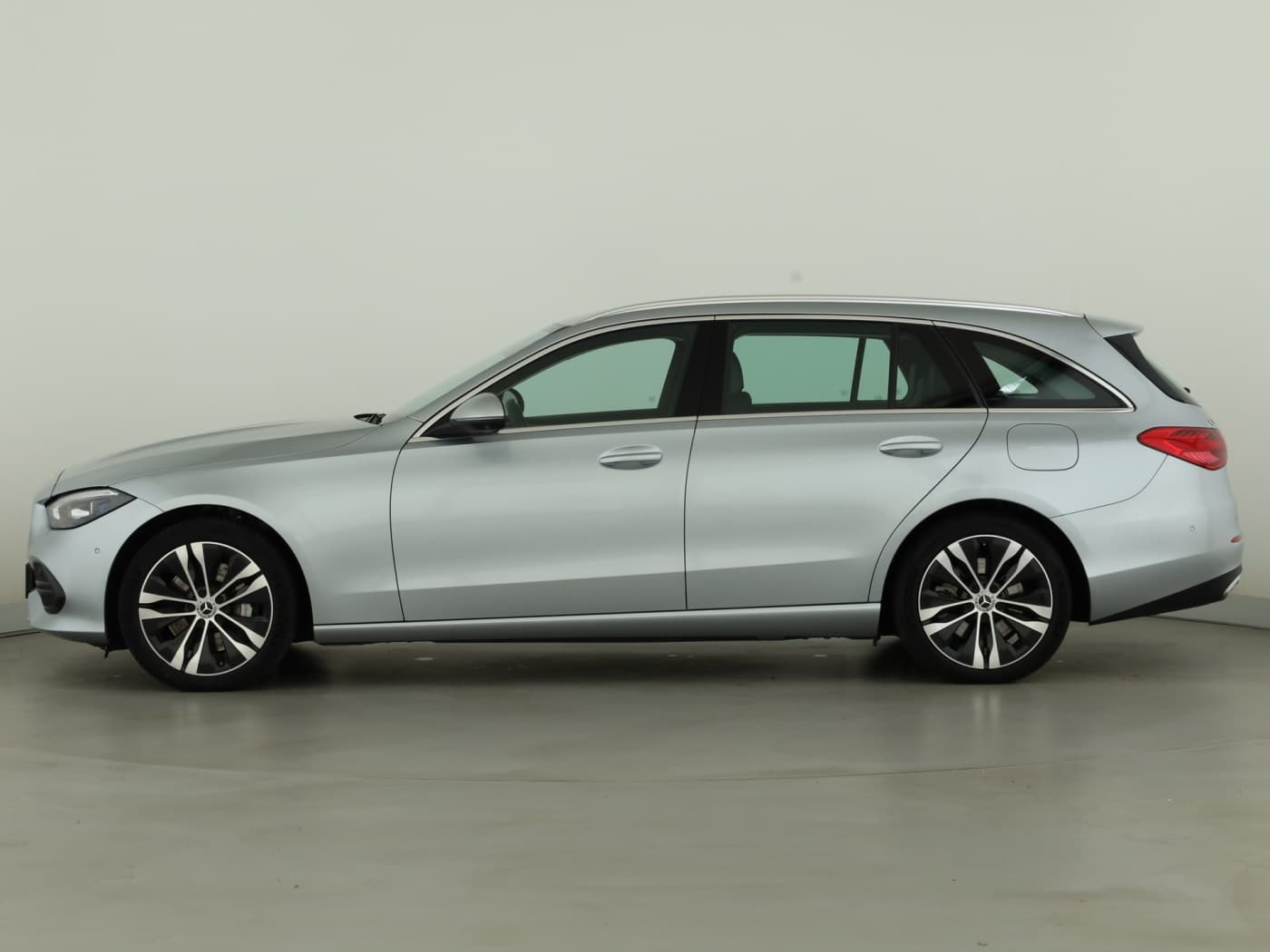 Mercedes-Benz C 300 e T Bild 7