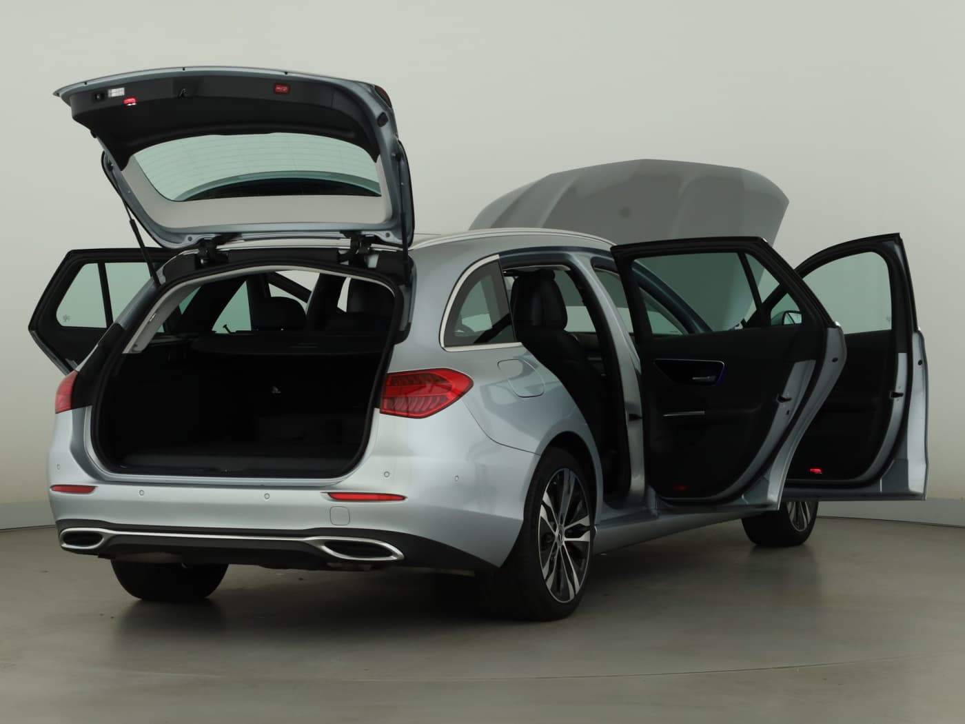 Mercedes-Benz C 300 e T Bild 9