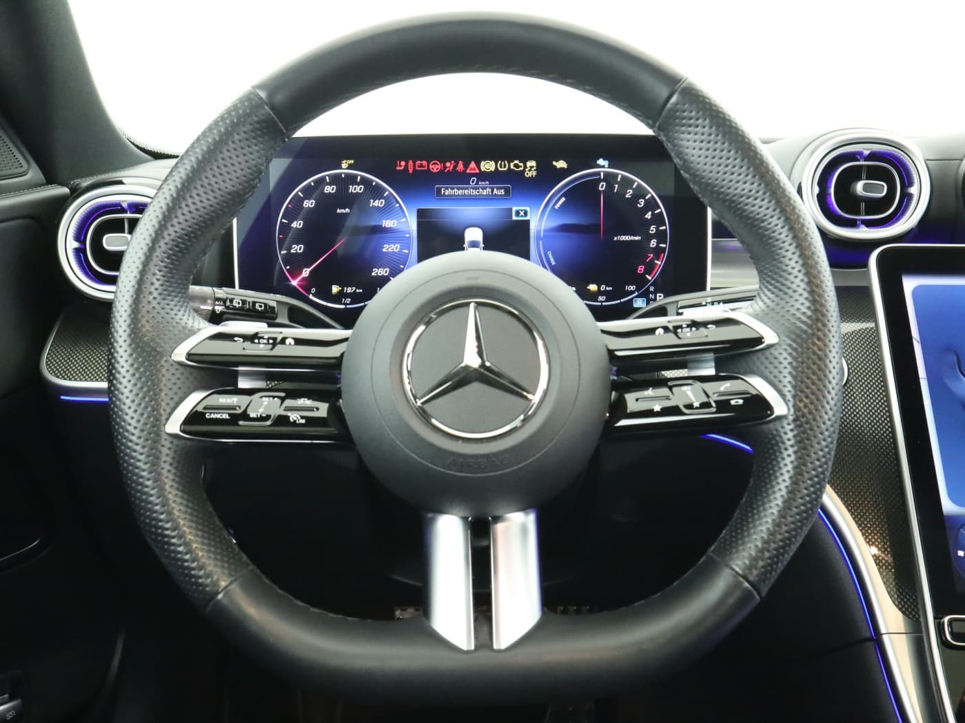 Mercedes-Benz C 300 e T Bild 11
