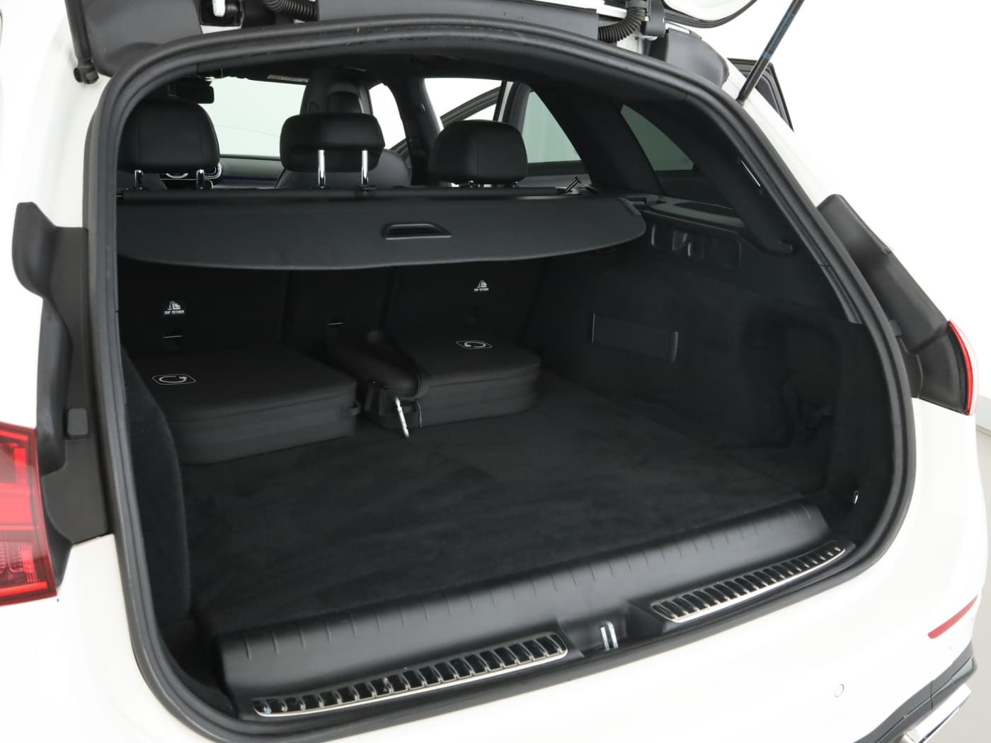 Mercedes-Benz C 300 e T Bild 23