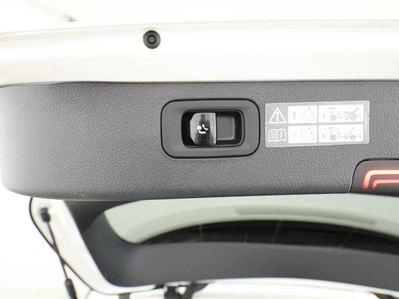 Mercedes-Benz C 300 e T Bild 26