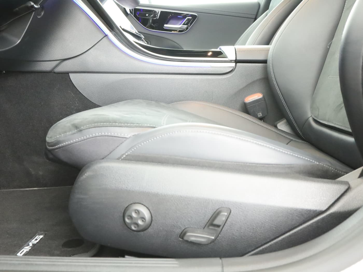 Mercedes-Benz C 300 e T Bild 27