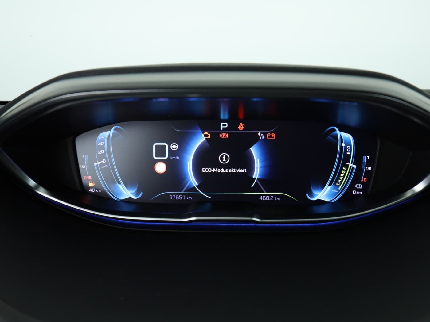 Peugeot 3008 Hybrid4 300 GT Bild 12