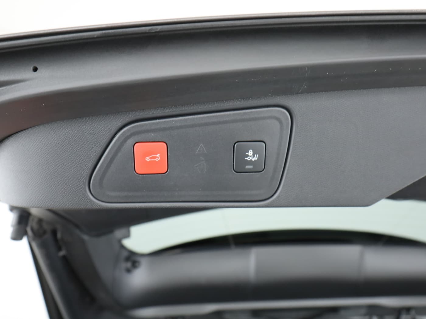 Peugeot 3008 Hybrid4 300 GT Bild 26