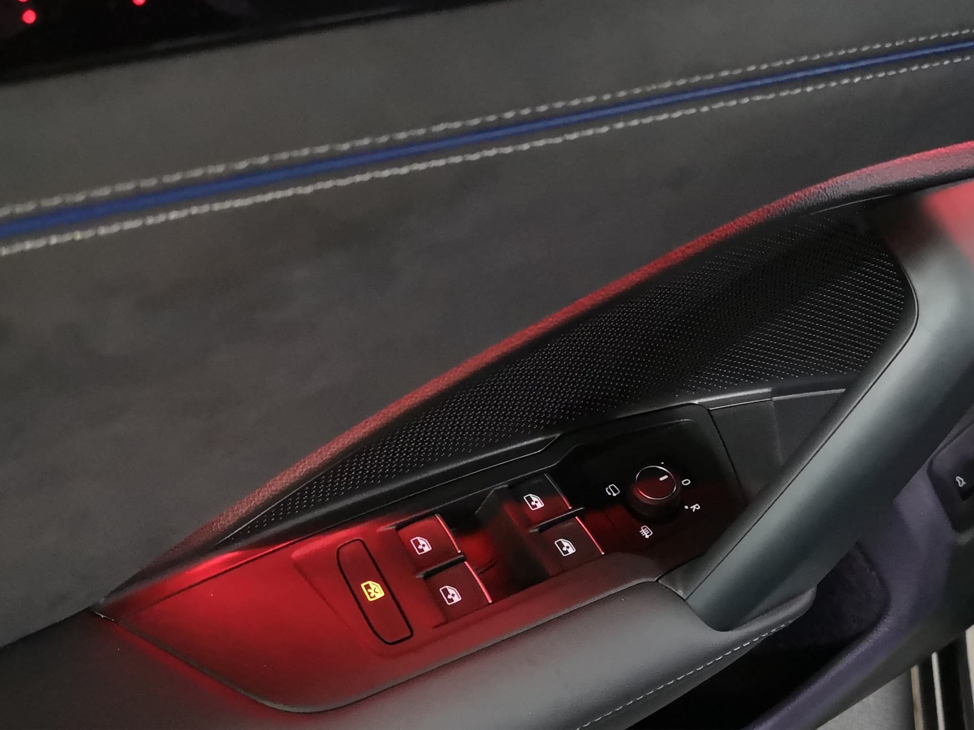 Volkswagen Tayron R-Line 2.0 l TDI 4MOTION DSG Bild 16