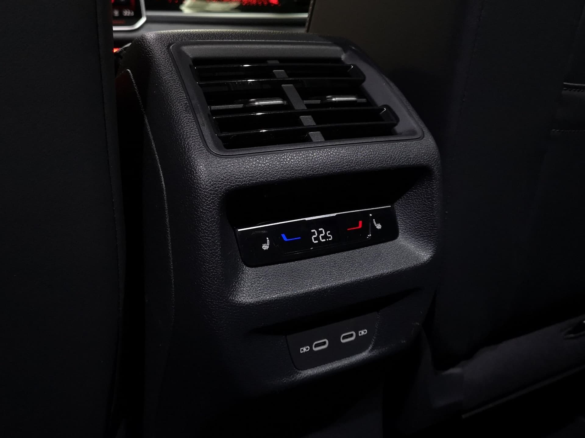 Volkswagen Tayron R-Line 2.0 l TDI 4MOTION DSG Bild 25