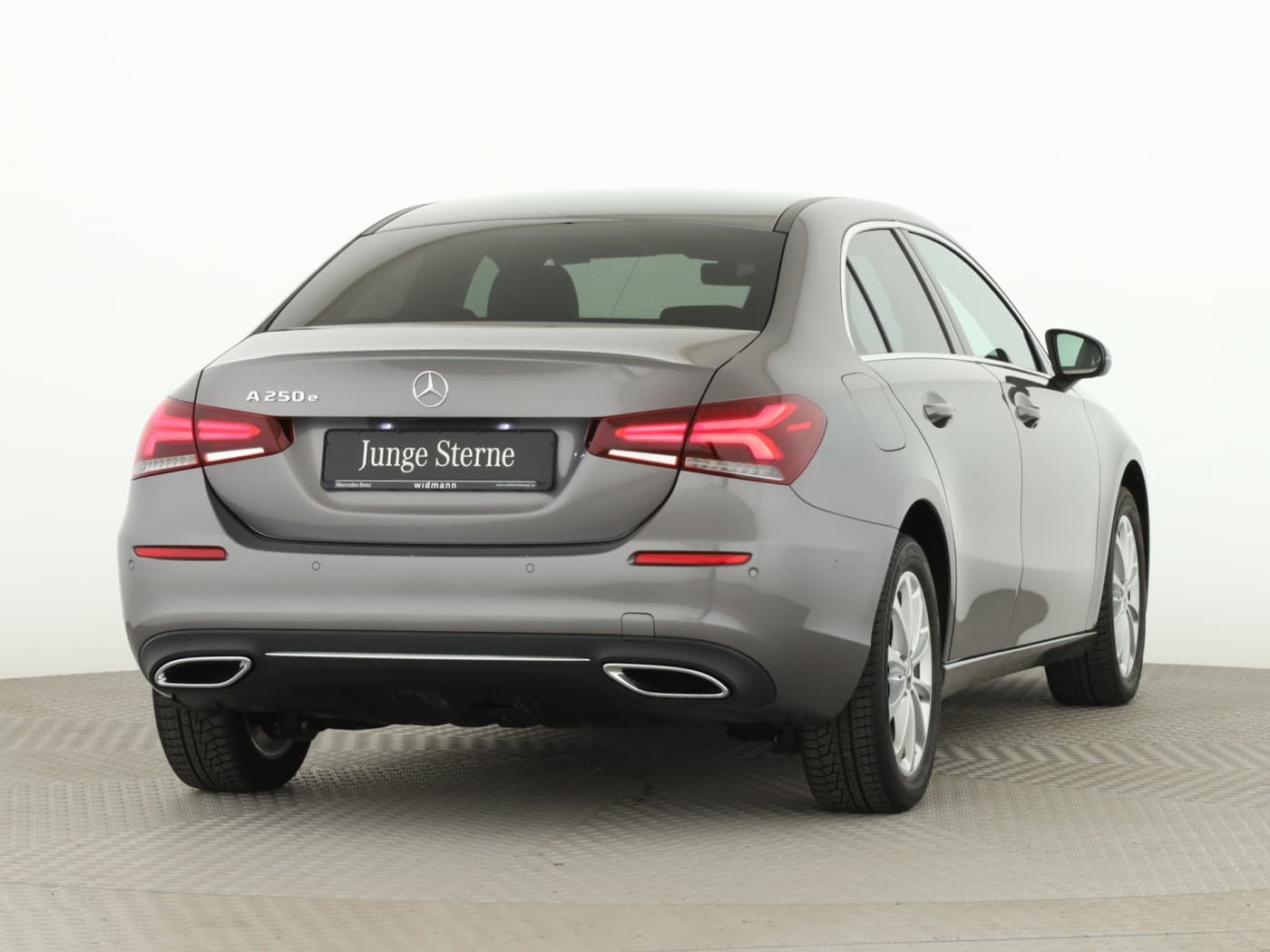 Mercedes-Benz A 250 e Lim Bild 2