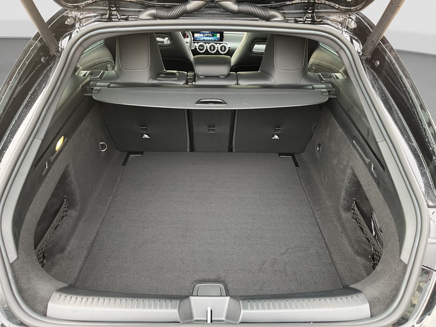 Mercedes-Benz CLA 200 d SB Bild 16