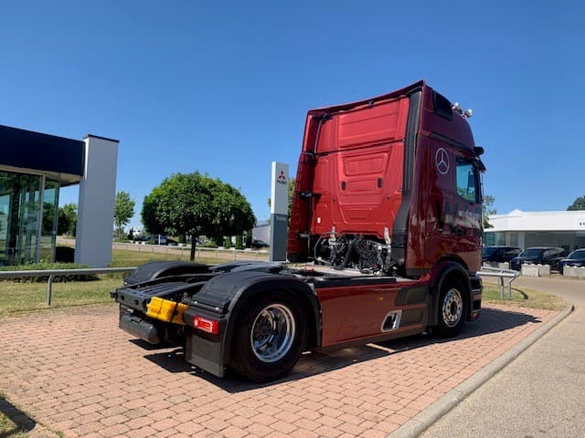 Mercedes-Benz Actros 1853 LS GigaSpace Bild 4