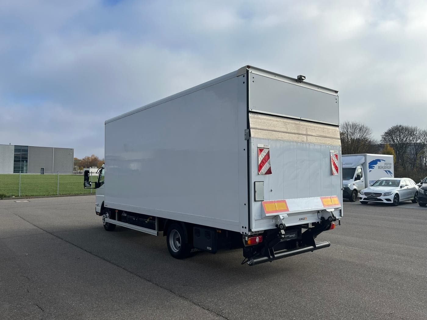 Mitsubishi Fuso Fuso Canter 7C18 AMT Junge Kofferaufbau Bild 3