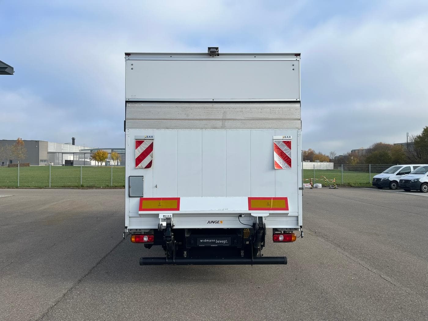 Mitsubishi Fuso Fuso Canter 7C18 AMT Junge Kofferaufbau Bild 4