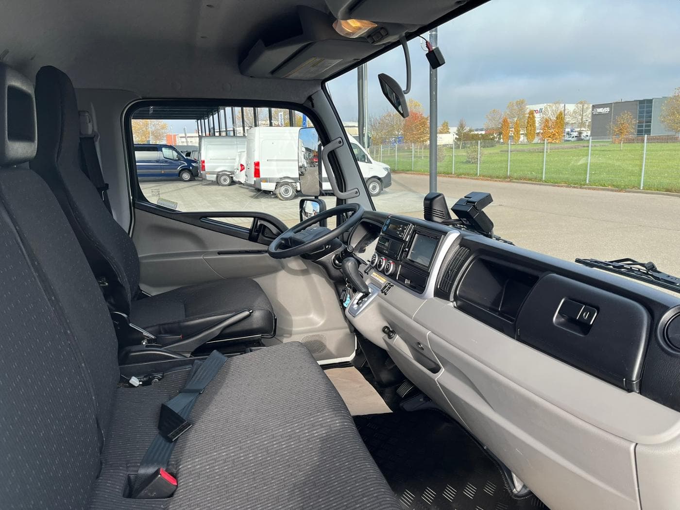 Mitsubishi Fuso Fuso Canter 7C18 AMT Junge Kofferaufbau Bild 8