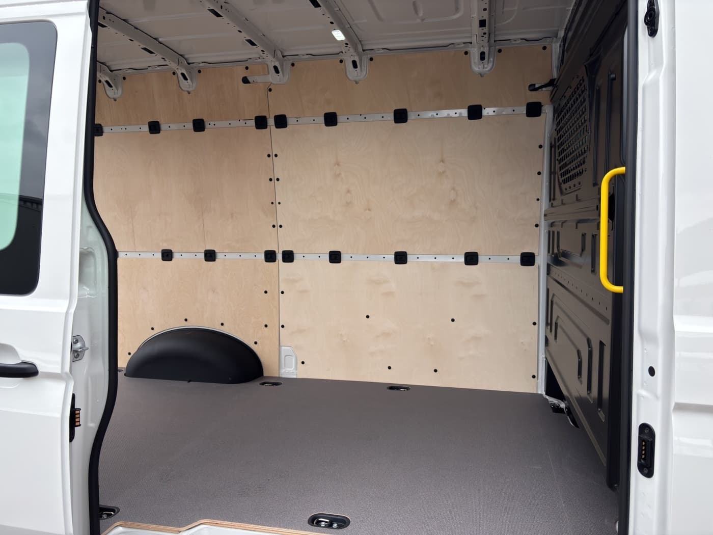 Volkswagen Crafter 35 2.0 TDI 120 KW Kasten MR/HD Bild 18