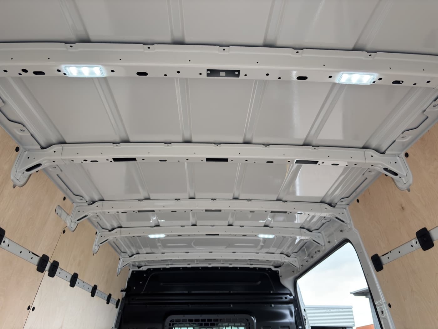 Volkswagen Crafter 35 2.0 TDI 120 KW Kasten MR/HD Bild 21