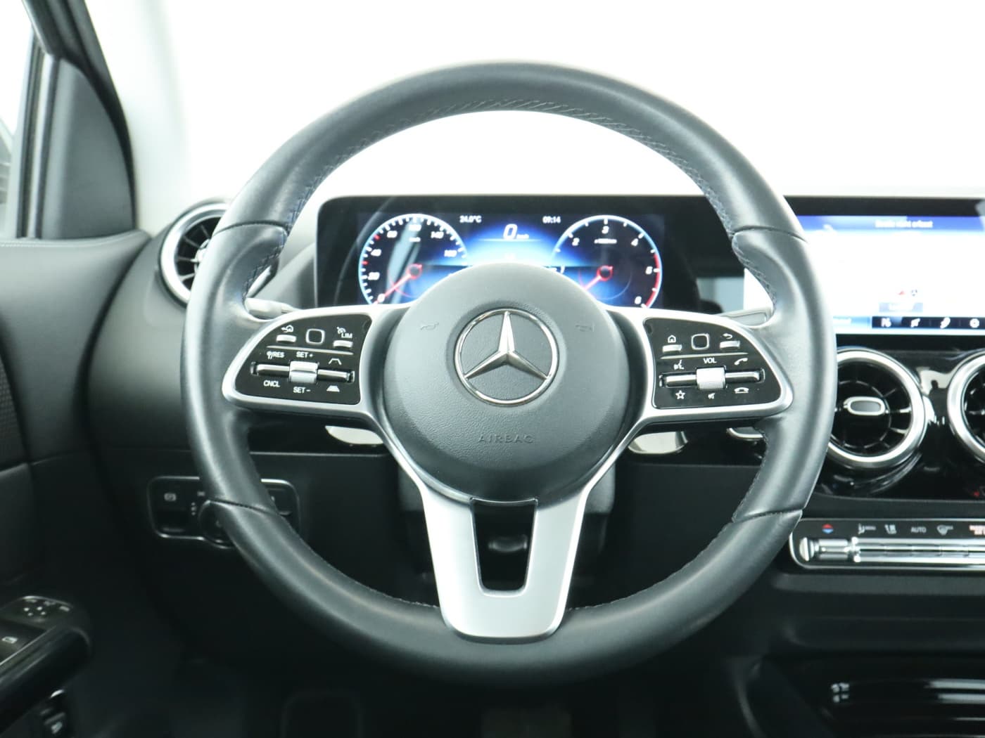 Mercedes-Benz GLA 220 d 4M Bild 11