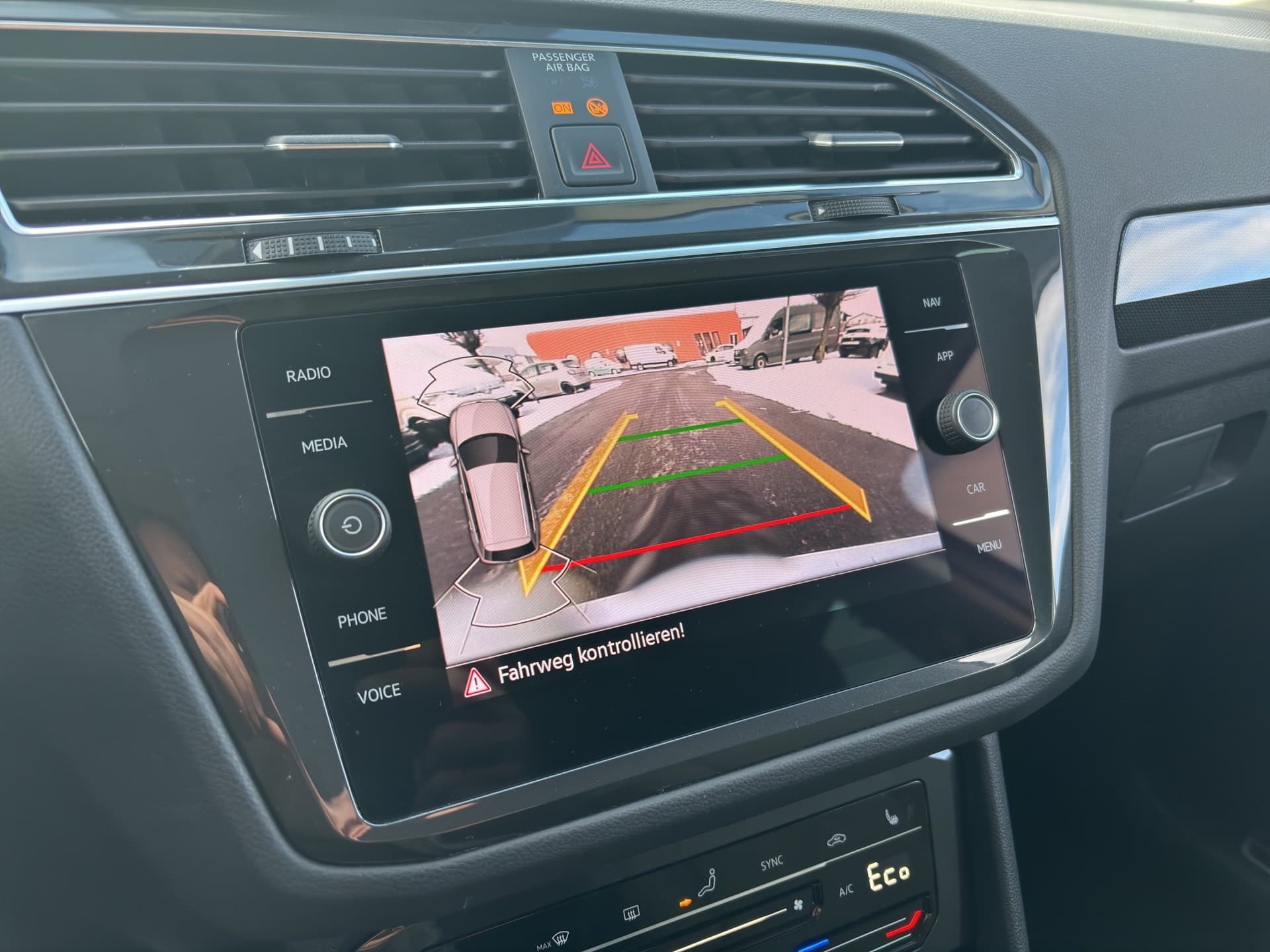 Volkswagen Tiguan Elegance 1.4 electric/TSI eHybrid 180kW 6-Gang DSG 4 Türen Bild 12