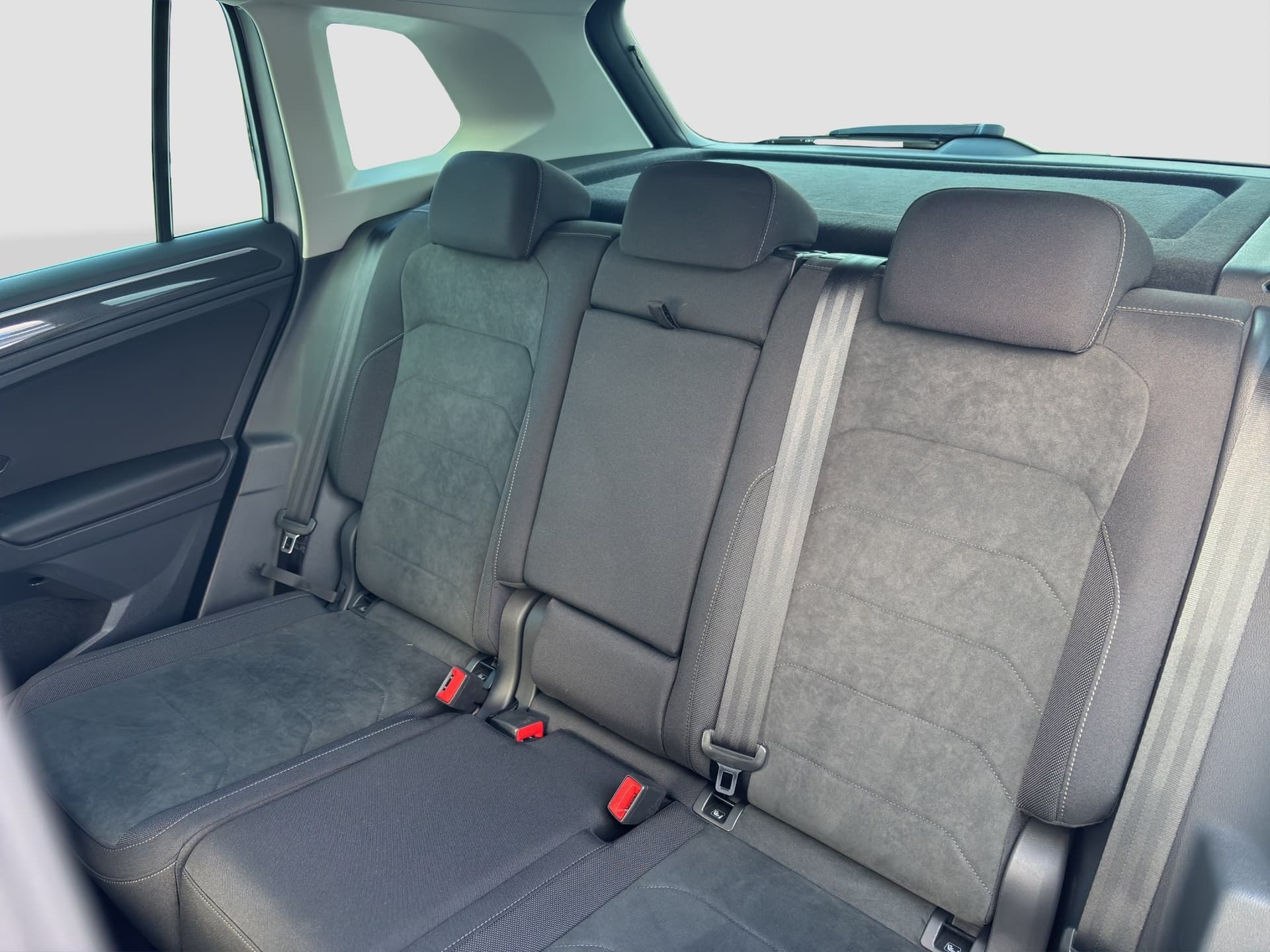 Volkswagen Tiguan Elegance 1.4 electric/TSI eHybrid 180kW 6-Gang DSG 4 Türen Bild 14