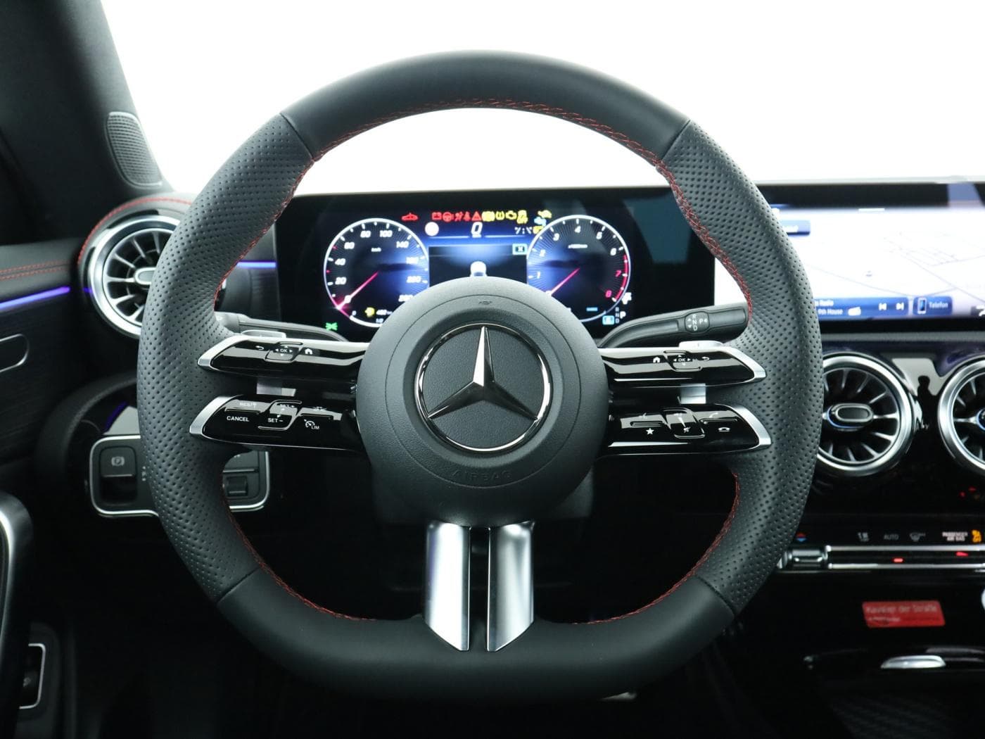 Mercedes-Benz CLA 180 Coup Bild 11