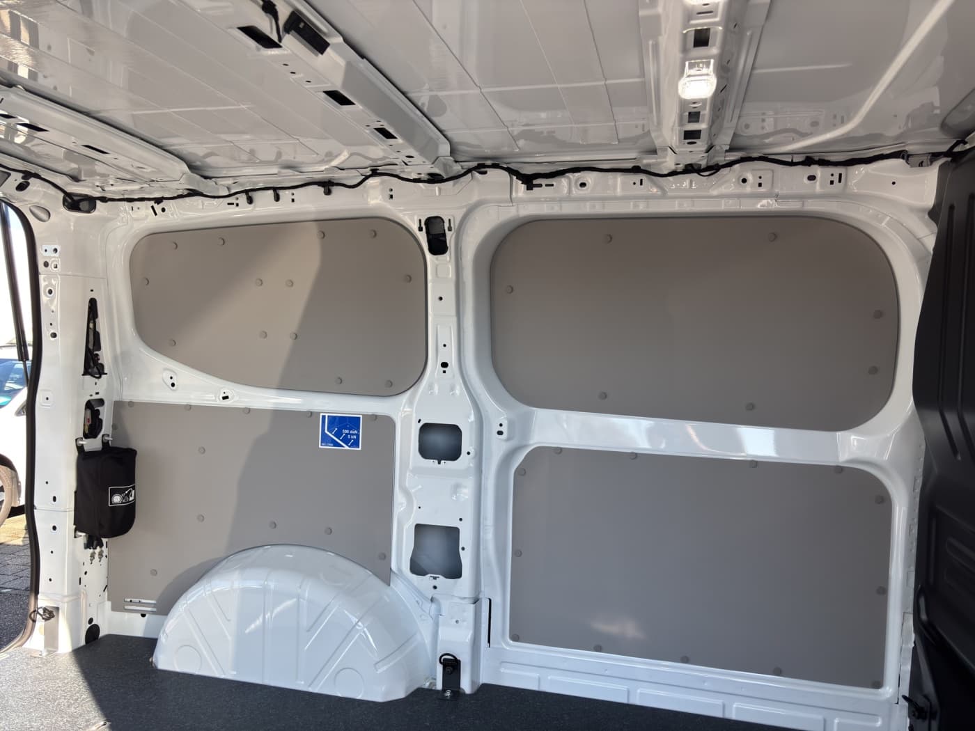 Volkswagen T7 Transporter Kasten 2.0 TDI 110Kw KR Bild 23
