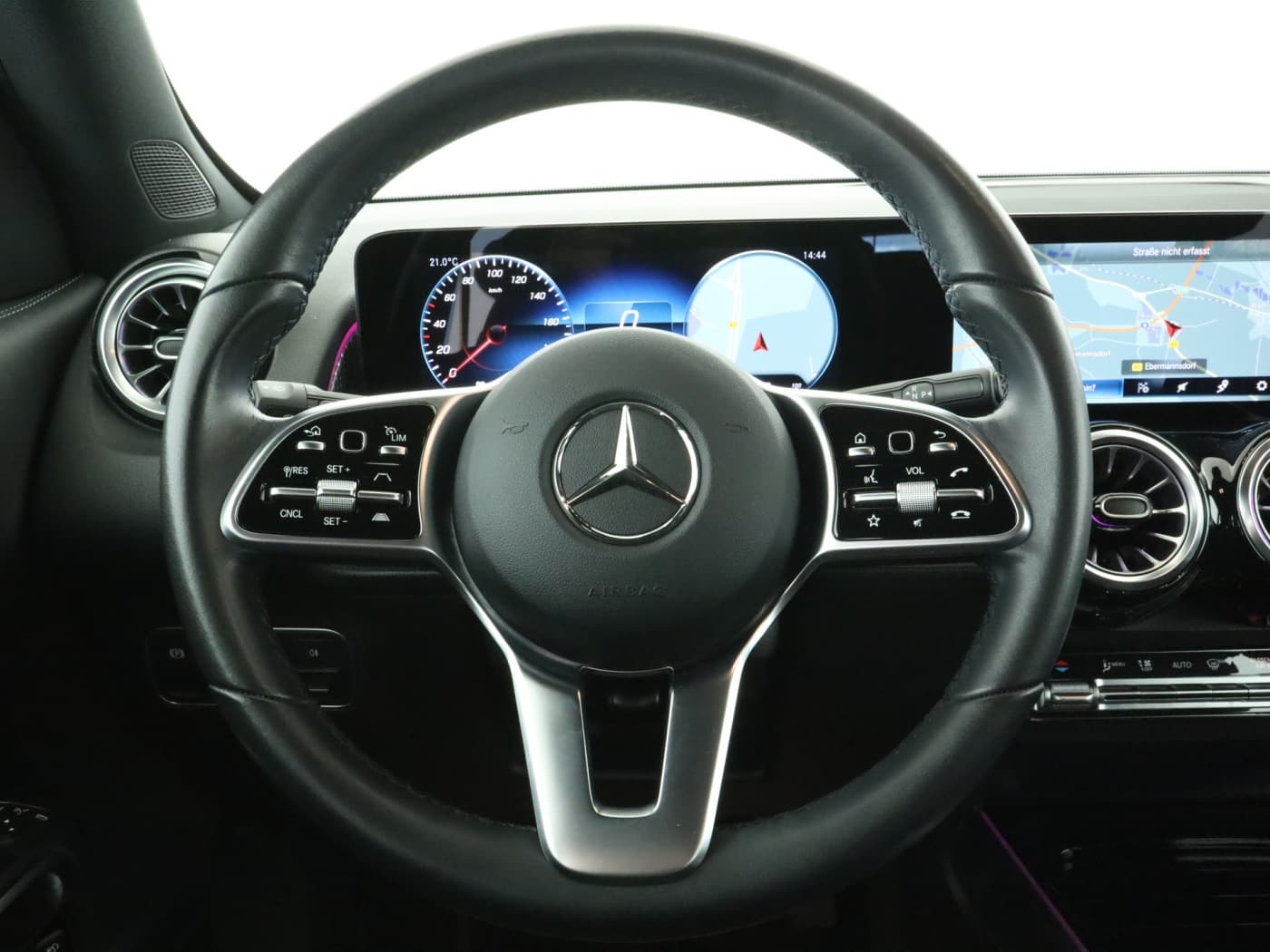 Mercedes-Benz EQB 300 4M Bild 11