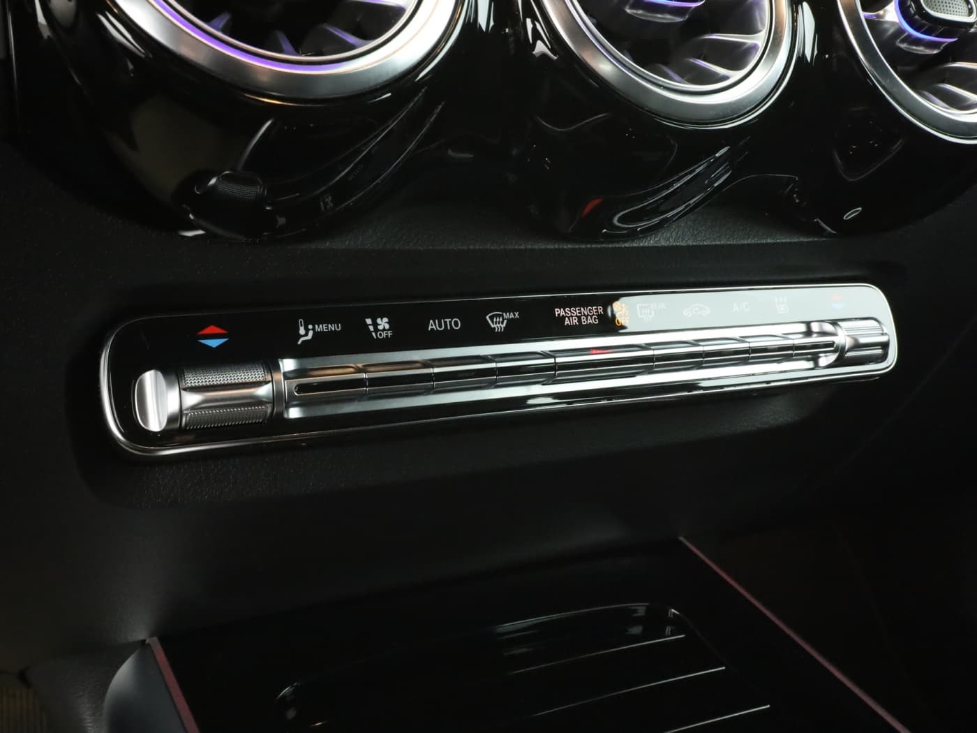 Mercedes-Benz EQB 300 4M Bild 14