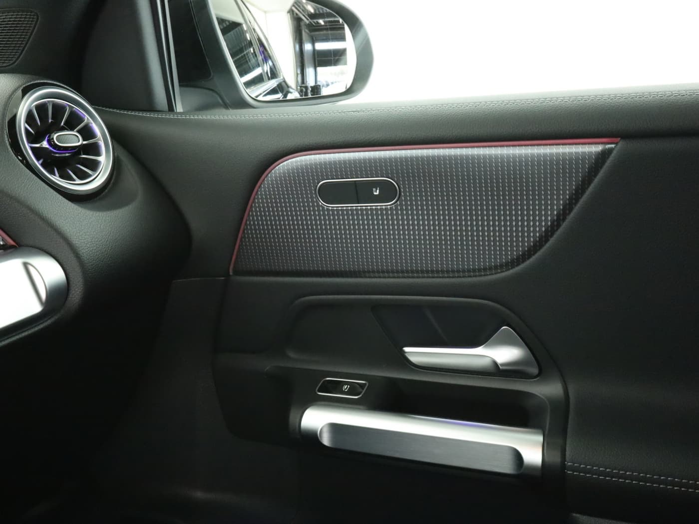 Mercedes-Benz EQB 300 4M Bild 16