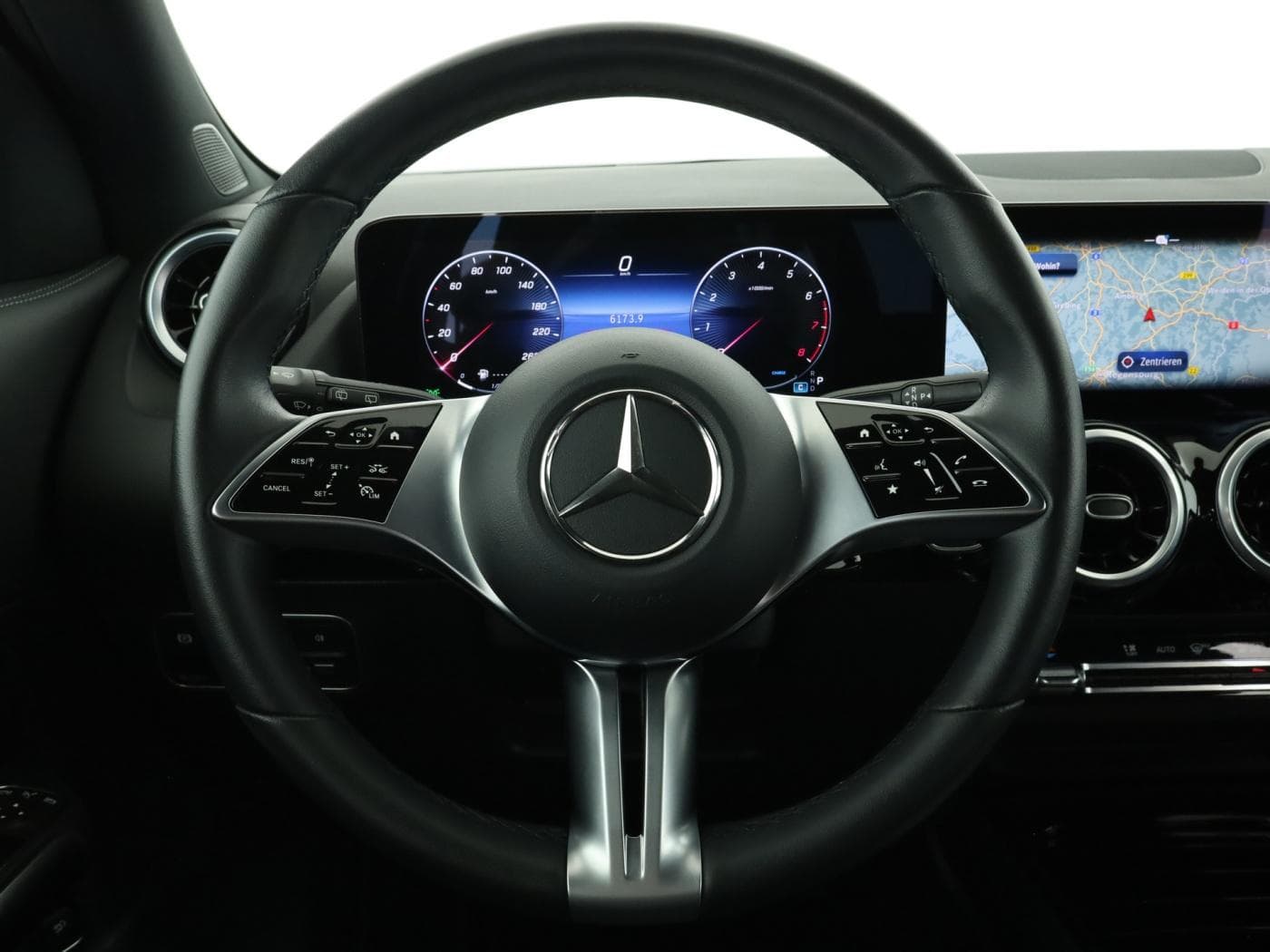 Mercedes-Benz GLA 180 Bild 11