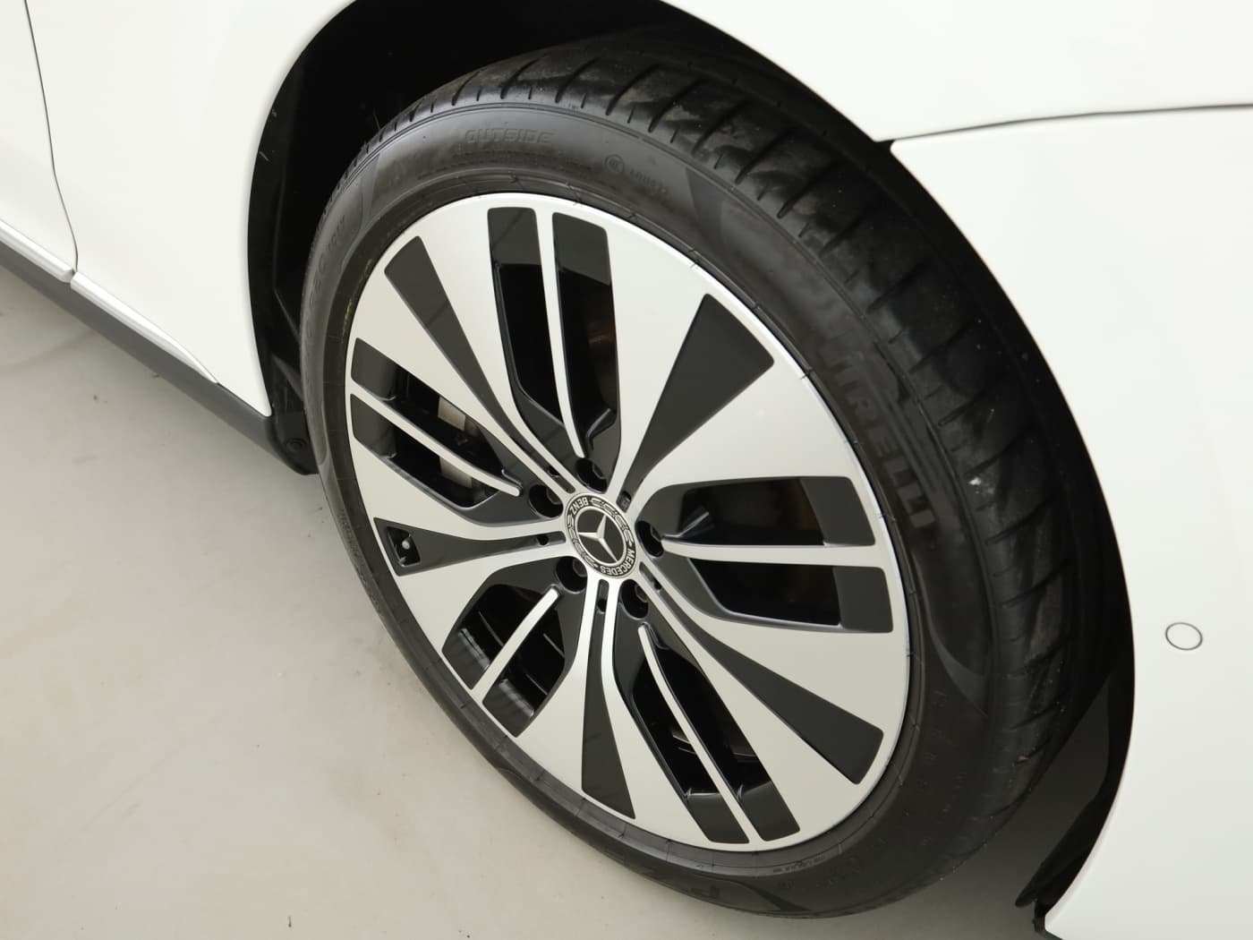 Mercedes-Benz EQE 350+ Bild 21