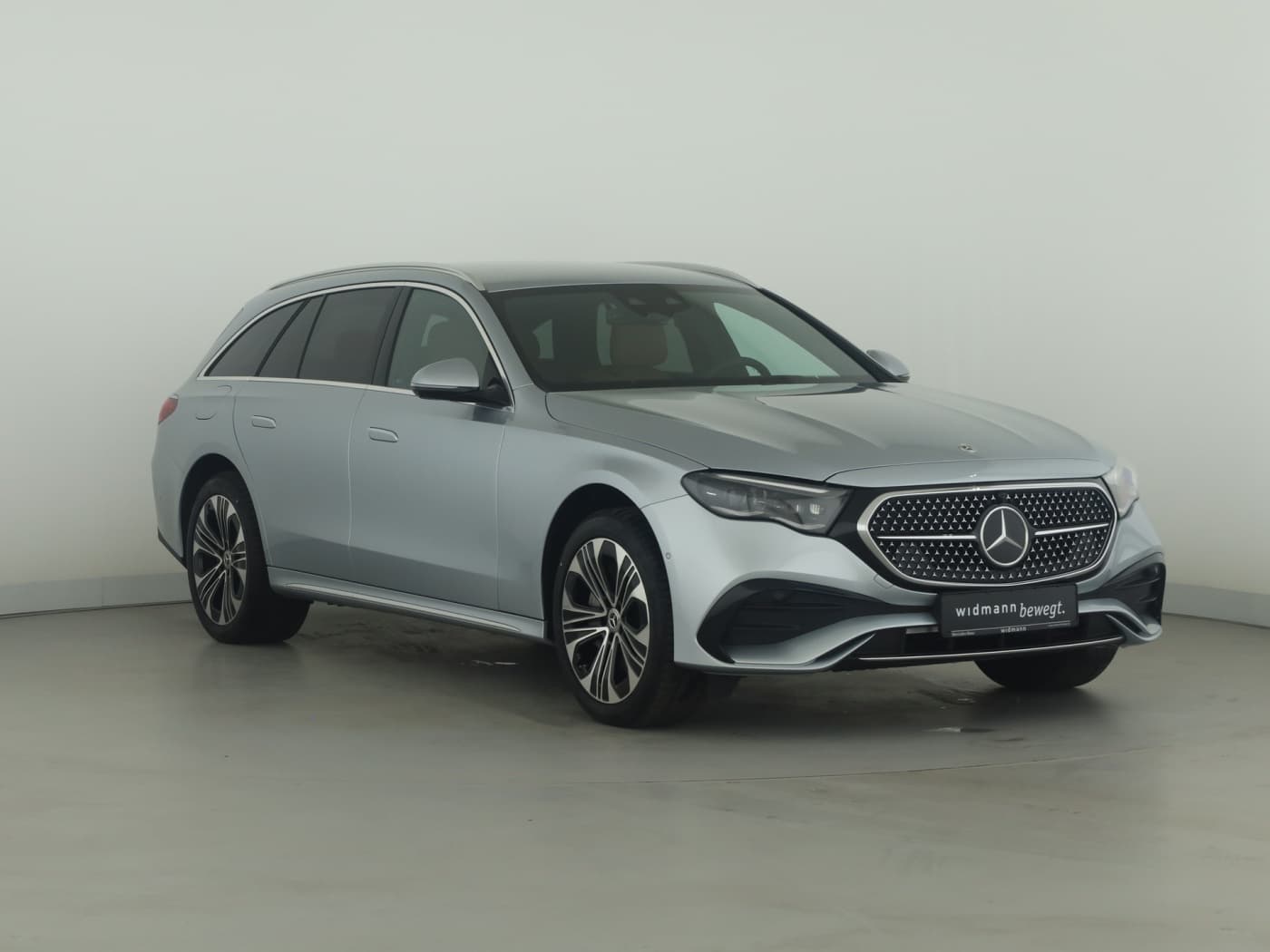 Mercedes-Benz E 220 d 4MATIC T-Modell Bild 3