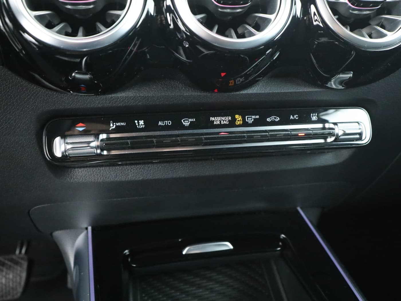 Mercedes-Benz EQB 300 4M Bild 14