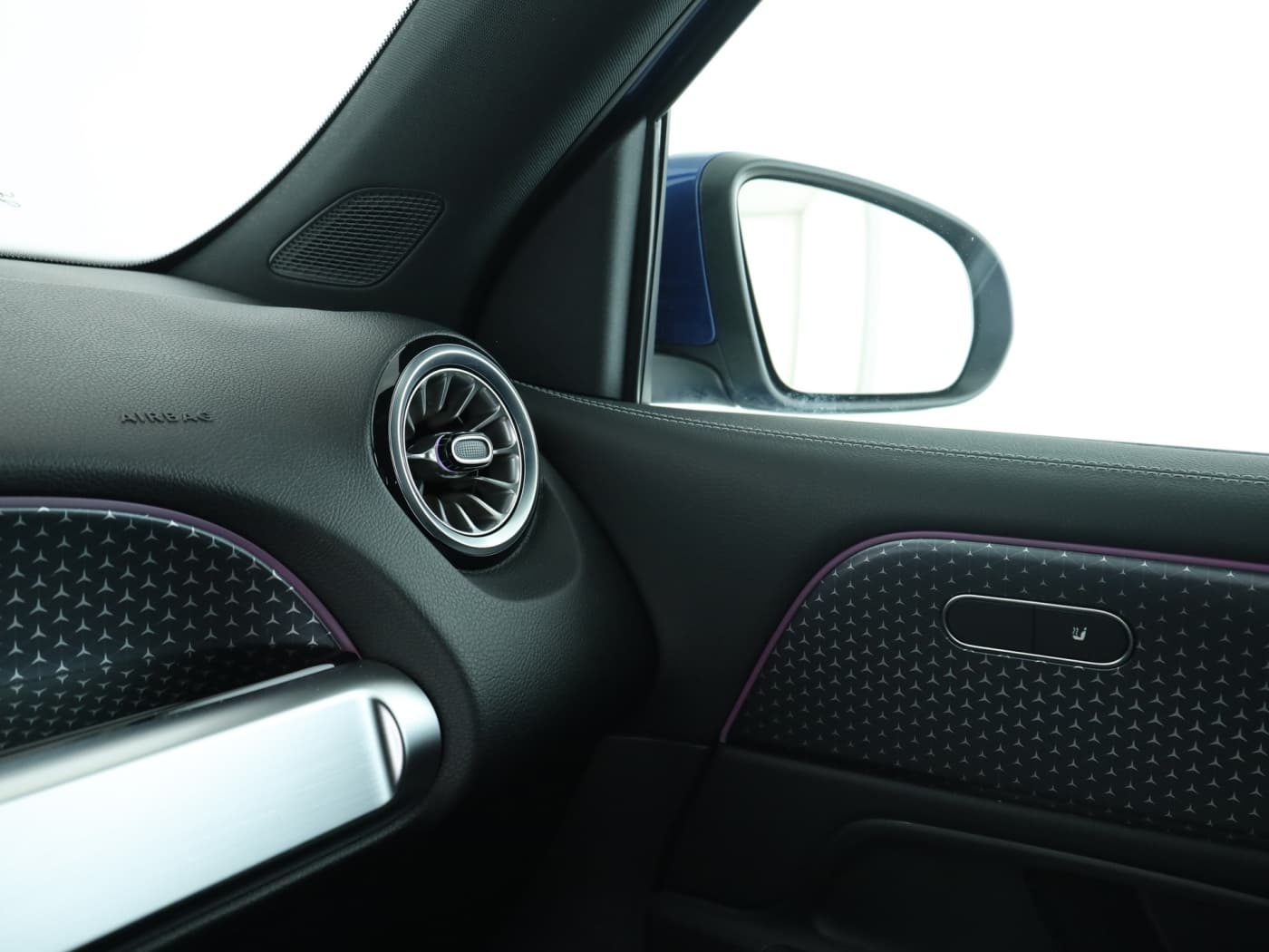 Mercedes-Benz EQB 300 4M Bild 16